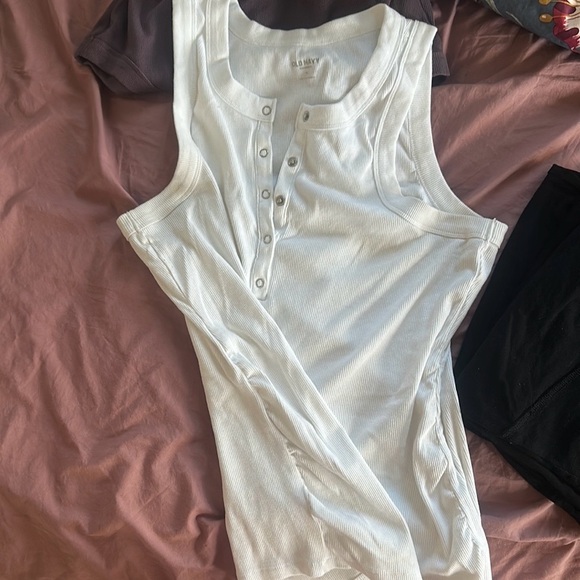 LOT of EUC Maternity Wear - shorts, pants, shirts - Picture 8 of 12